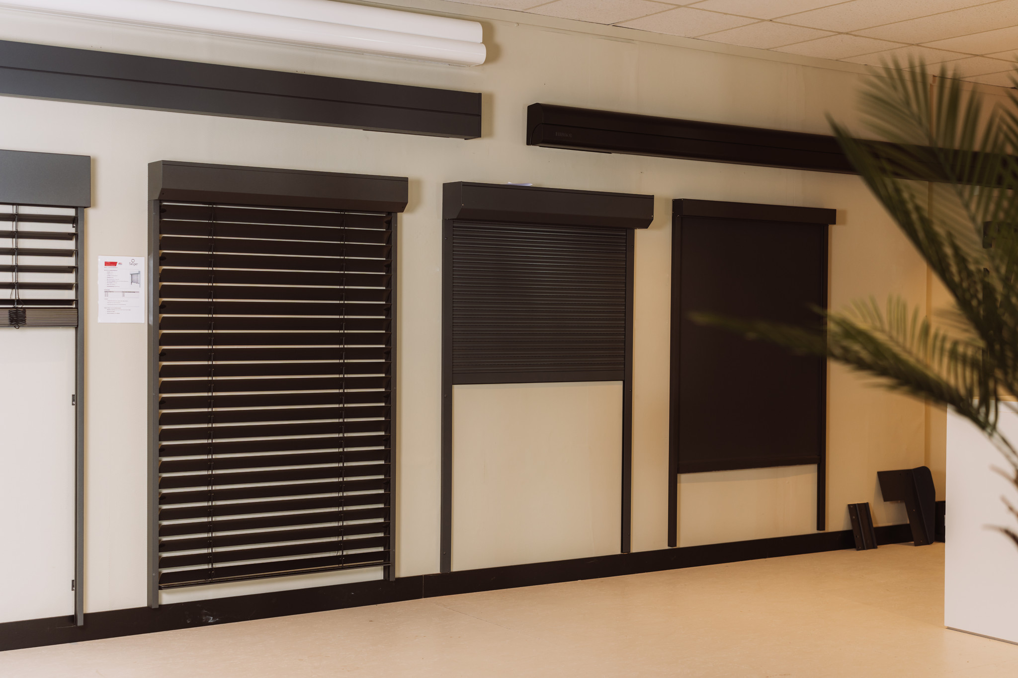 Rolluiken en screens in de showroom